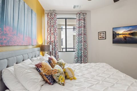 Relaxing Scottsdale bedroom near Scottsdale Quarter, with shopping and dining.