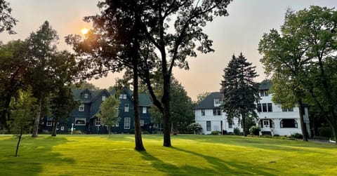 Weyerhaeuser Mansion (green, museum) and Musser Mansion (white, rental)
