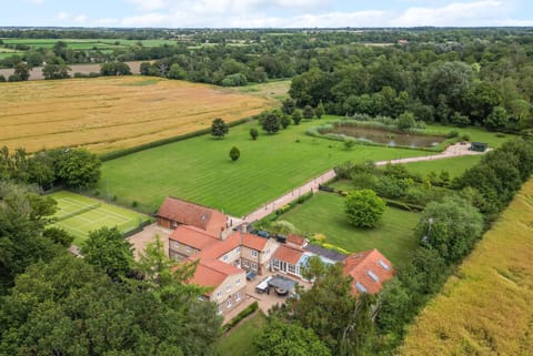 Located near Thetford Forest, Scotgate Cottage is a haven for outdoor enthusiasts and those seeking tranquility.