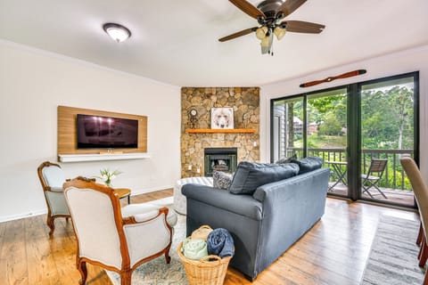 Burnsville Vacation Rental | 2BR | 2BA | 1,282 Sq Ft | Stairs Required