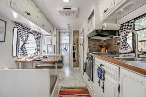 Kitchen has everything you might need to get your breakfast, lunch and dinner ready