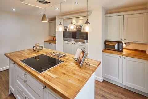 One Mulgrave Place, Whitby - Host & Stay