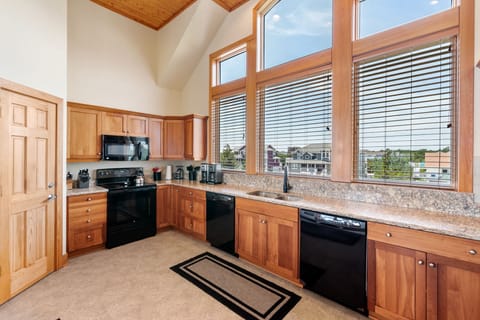 WH139: Dutch Treat | Top Level Kitchen