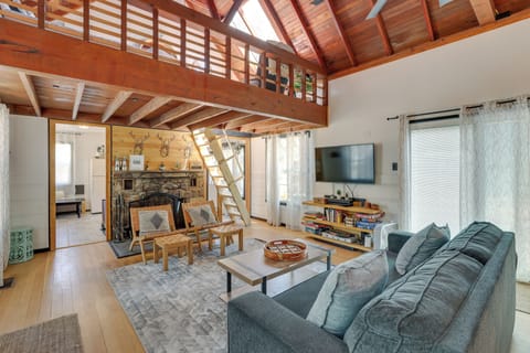 Big Bear Vacation Rental | 2BR | 1BA | 980 Sq Ft | Stairs Required to Access