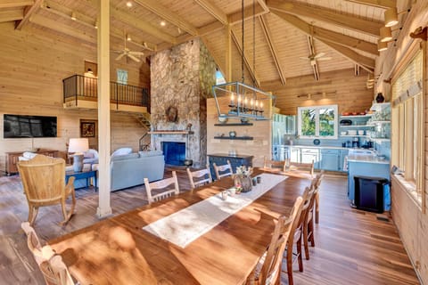 Dining Room (Seating for 12)