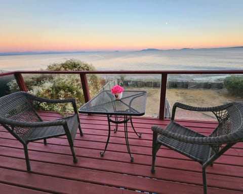 A spectacular sunset and moonrise on the master-bedroom balcony 
