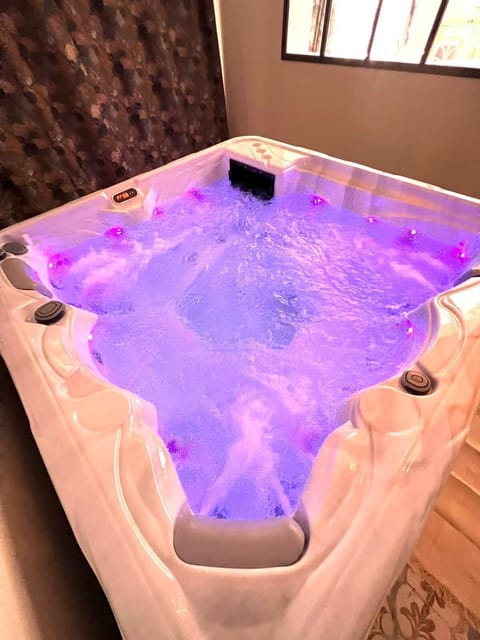 Indoor spa tub