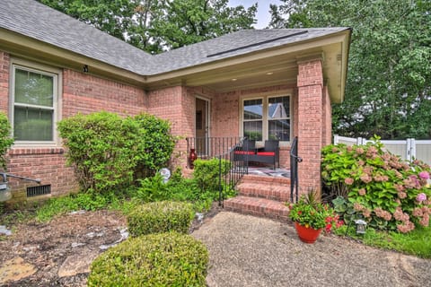 Chesapeake Vacation Rental | 2BR | 1BA | Stairs Required | 1,000 Sq Ft