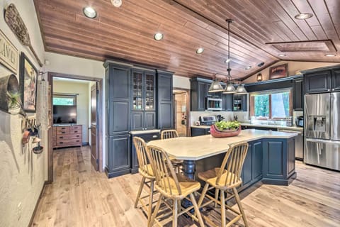 Kitchen | Blender | Toaster | Gas Oven | Spices | Crockpot | Dishware/Flatware