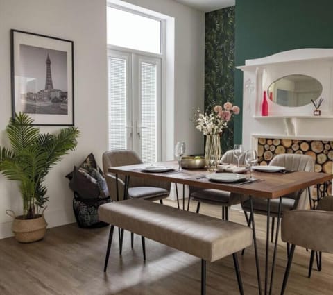 Dining / Restaurant