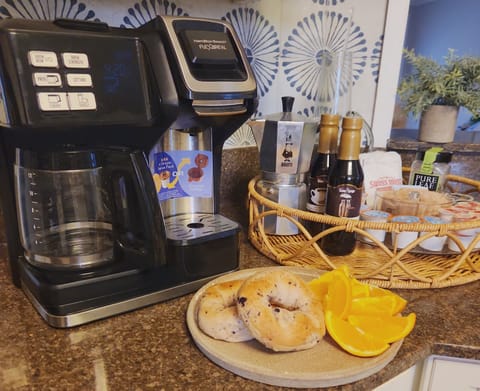 Coffee maker takes ground coffee & K-cups.