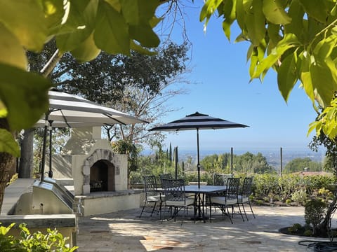 Enjoy this entertainer’s backyard with panoramic views!! 