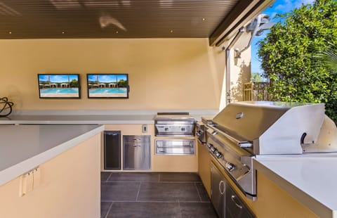 Choose from a natural gas grill, cooktop, griddle, and a warming tray for all of your outdoor cooking needs!