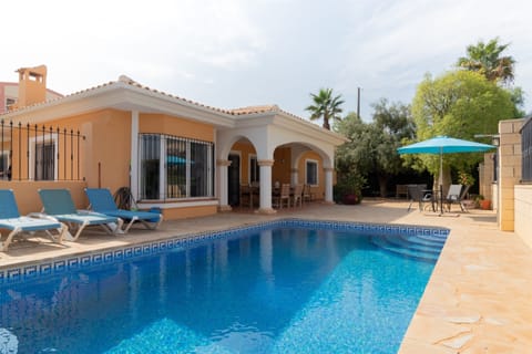 Private swimmingpool and terrace