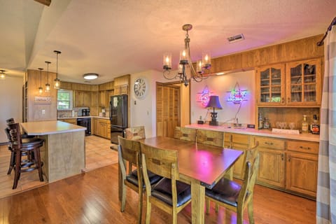 Dining Area | Wet Bar | Dishware & Flatware