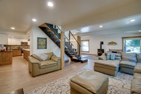 Living Room | Smart TV | Free WiFi