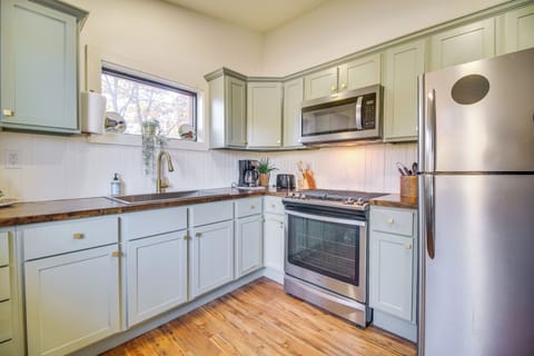 Kitchen | Stove/Oven | Refrigerator | Microwave | Coffee Maker | Toaster