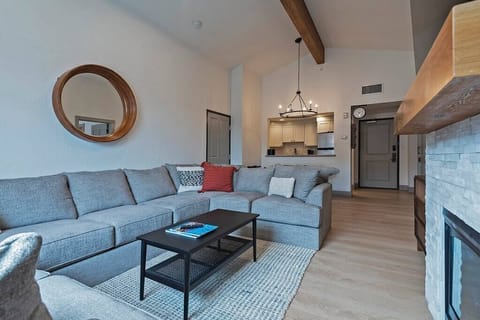 979c54f1 d908 49c8 aa92 7c44890b915a