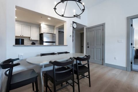 E8214699 908d 4e74 aa34 4e35742c7065