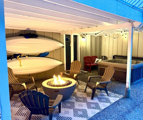 Orcas Escape! Enjoy kayaking, hot tub, and fire pit