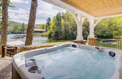 Hot Tub overlooking secluded cove at Watauga Lake