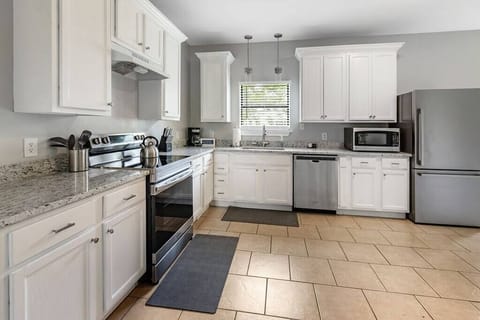 Fully equipped kitchen with everything you need for cooking!