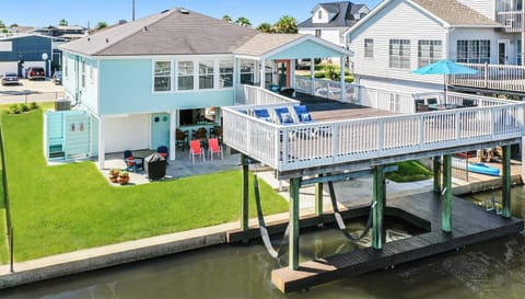 Welcome to Tampico Breeze where you can swim, fish, and kayak.  Pet friendly!