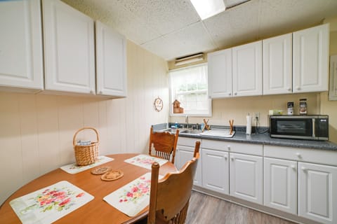 Dining Area | Dishware & Flatware Provided