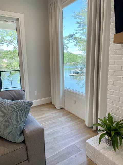 Expansive lake views greater than 180 degrees