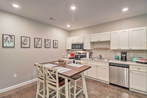 Kitchen | Fully Equipped | Coffee Maker | Cooking Basics | Dishware/Flatware