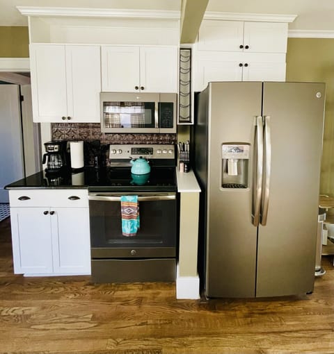 Blender & toaster also provided. 