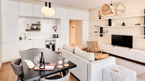 Elegant and comfortable, the right choice for a peaceful vacation.
#comfort #luxury #design #andoliving #portugal #pt #lisbon