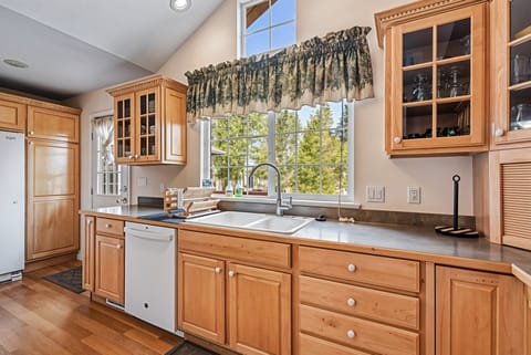 Indoors, Kitchen, Sink, Sink Faucet, Cabinet