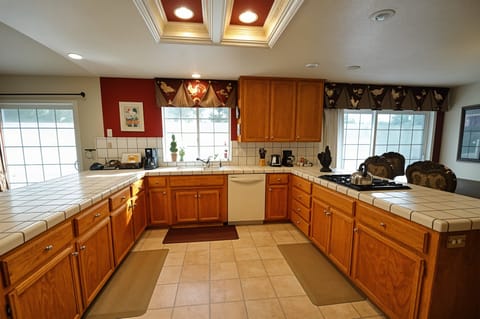 Floor, Flooring, Indoors, Kitchen, Cooktop