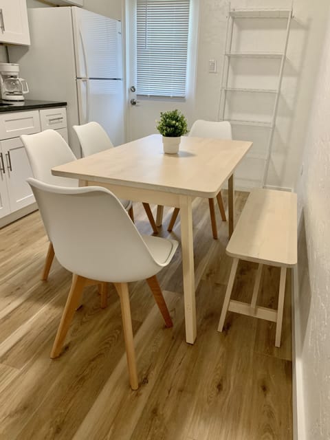 Kitchen - seating for 6