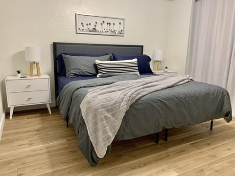 Bedroom 1 - King bed