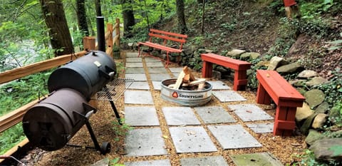 Private firepit & smoker-style charcoal grill surrounded by beautiful nature 