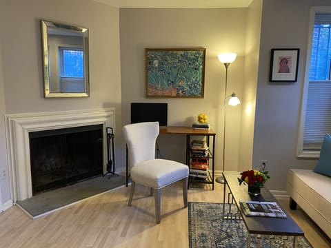 Sitting area, fireplace