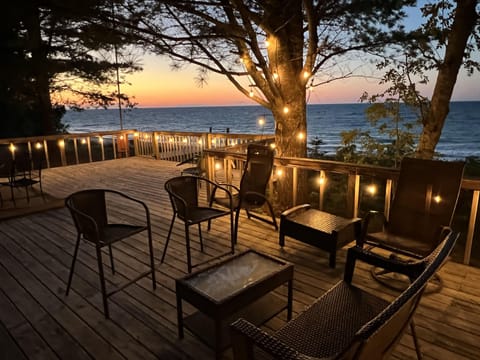 Huge deck overlooking Superior (now fully enclosed, dog friendly) 