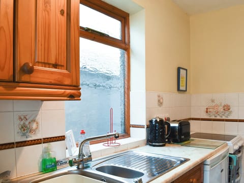 Kitchen | Bryn Amlwg, Llanrwst