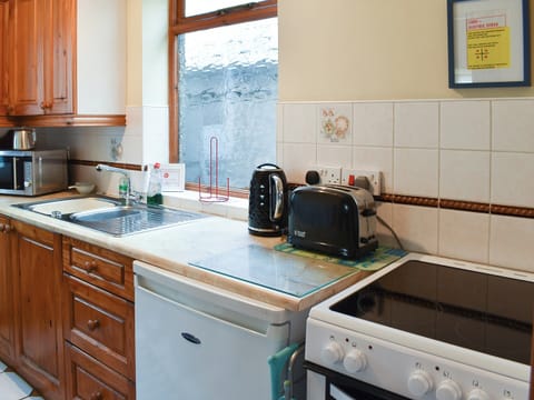 Kitchen | Bryn Amlwg, Llanrwst