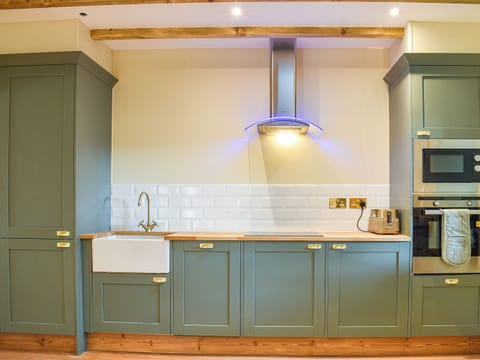 Kitchen | Bumblebee Cottage - Ballavolley Cottages, Ballaugh