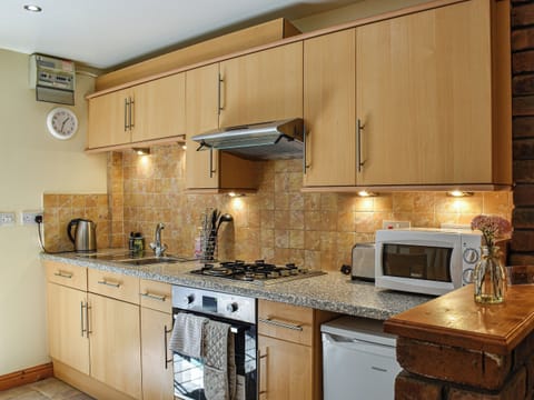 Kitchen | Poppy Cottage - Duffryn Farm Cottages, Dunvant