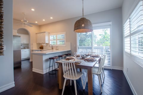 Dining table comfortably seats 6 plus 3 at the breakfast bar.
