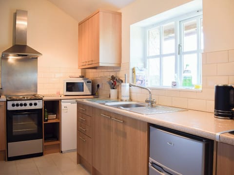 Well equipped kitchen | Dairy Cottage - Carmarthen Cottages, Cwmdu, Near Llandeilo