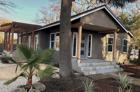 Fully gated with lots of outdoor spaces and options