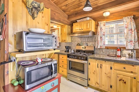 Kitchen | Gas Range | Microwave | Fridge | Toaster Oven