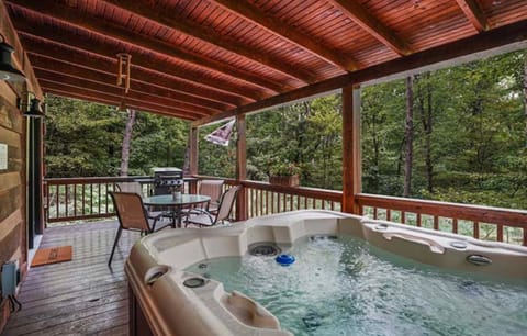 Private hot tub to rest after a good hike!