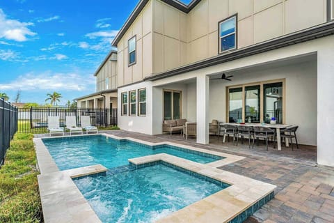 Private Pool & Patio *Highlight*