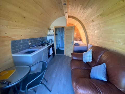 Poole farm pods. The Ruby 1 lodge . Cabin in Woolacombe